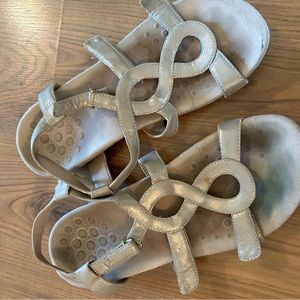 Vionic gold sandals size 10 wide